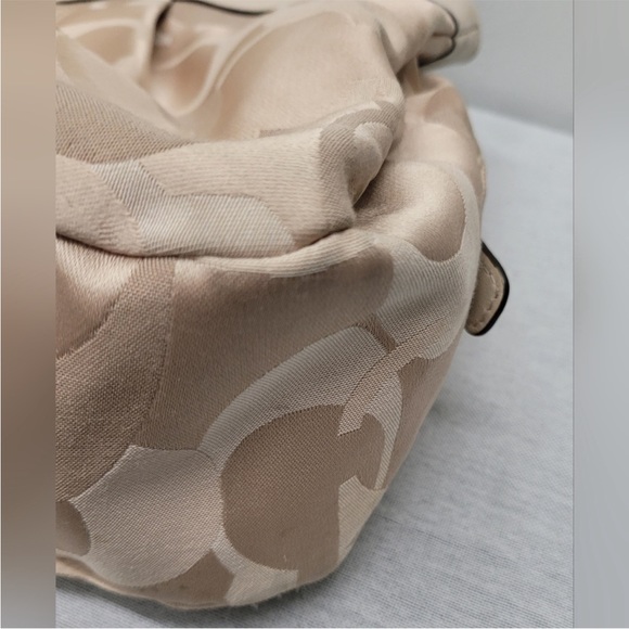 EUC Coach Signature Lexi Purse Cream/Tan - Picture 15 of 16